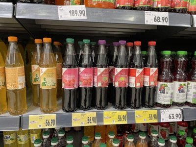 Ovocné sirupy v supermarketu