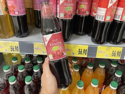 Ovocné sirupy v supermarketu