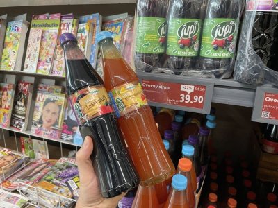 Ovocné sirupy v supermarketu