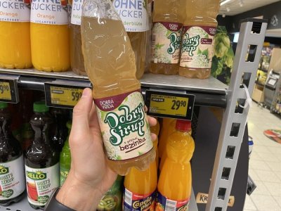Ovocné sirupy v supermarketu