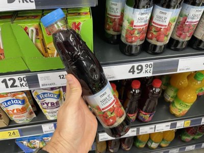 Ovocné sirupy v supermarketu