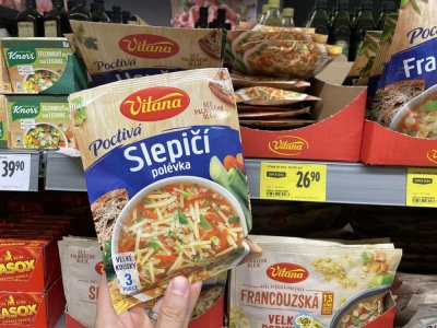 Polévka v sáčku v rukou