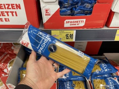 Špagety v supermarketu
