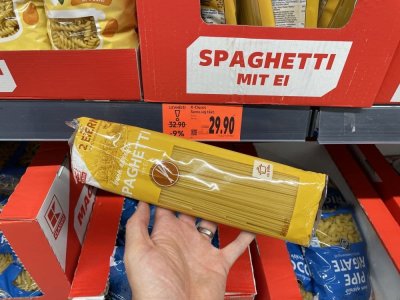 Špagety v supermarketu
