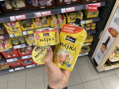 Májky v rukou
