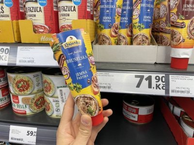 Paštika v rukou