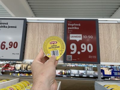 Paštika v rukou