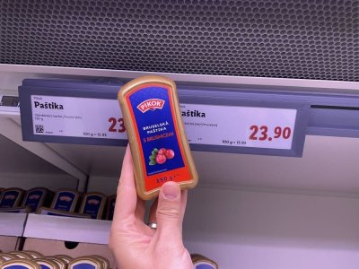 Paštika v rukou