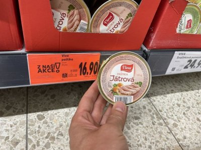 Paštika v rukou