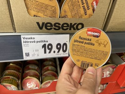 Paštika v rukou