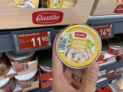 Paštika v rukou