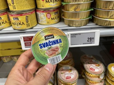 Paštika v rukou