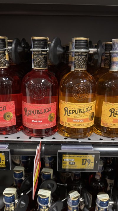 Rum Republica s příchutí maliny nebo manga