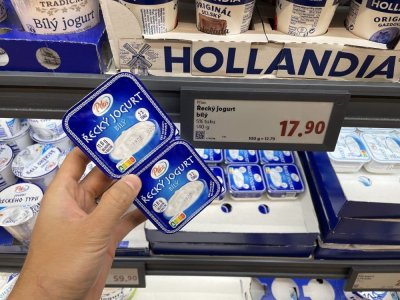 Řecký jogurt v supermarketu