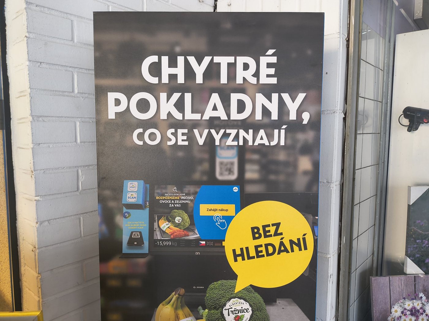 Banner před prodejnou