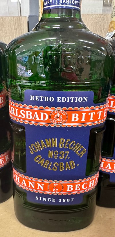 Láhev Becherovky