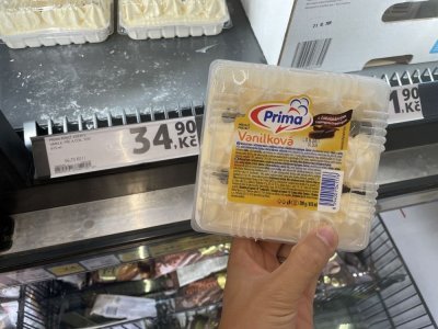 Vanilková zmrzlina v supermarketu