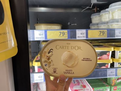 Vanilková zmrzlina v supermarketu