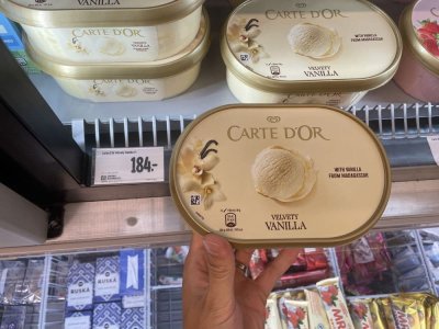 Vanilková zmrzlina v supermarketu