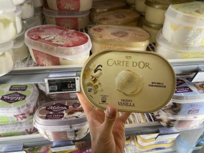 Vanilková zmrzlina v supermarketu