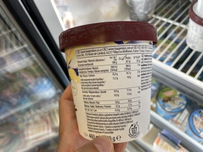 Etiketa na obalu vanilkové zmrzliny