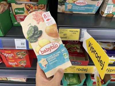 Bramborový pokrm ve výprodeji v supermarketu