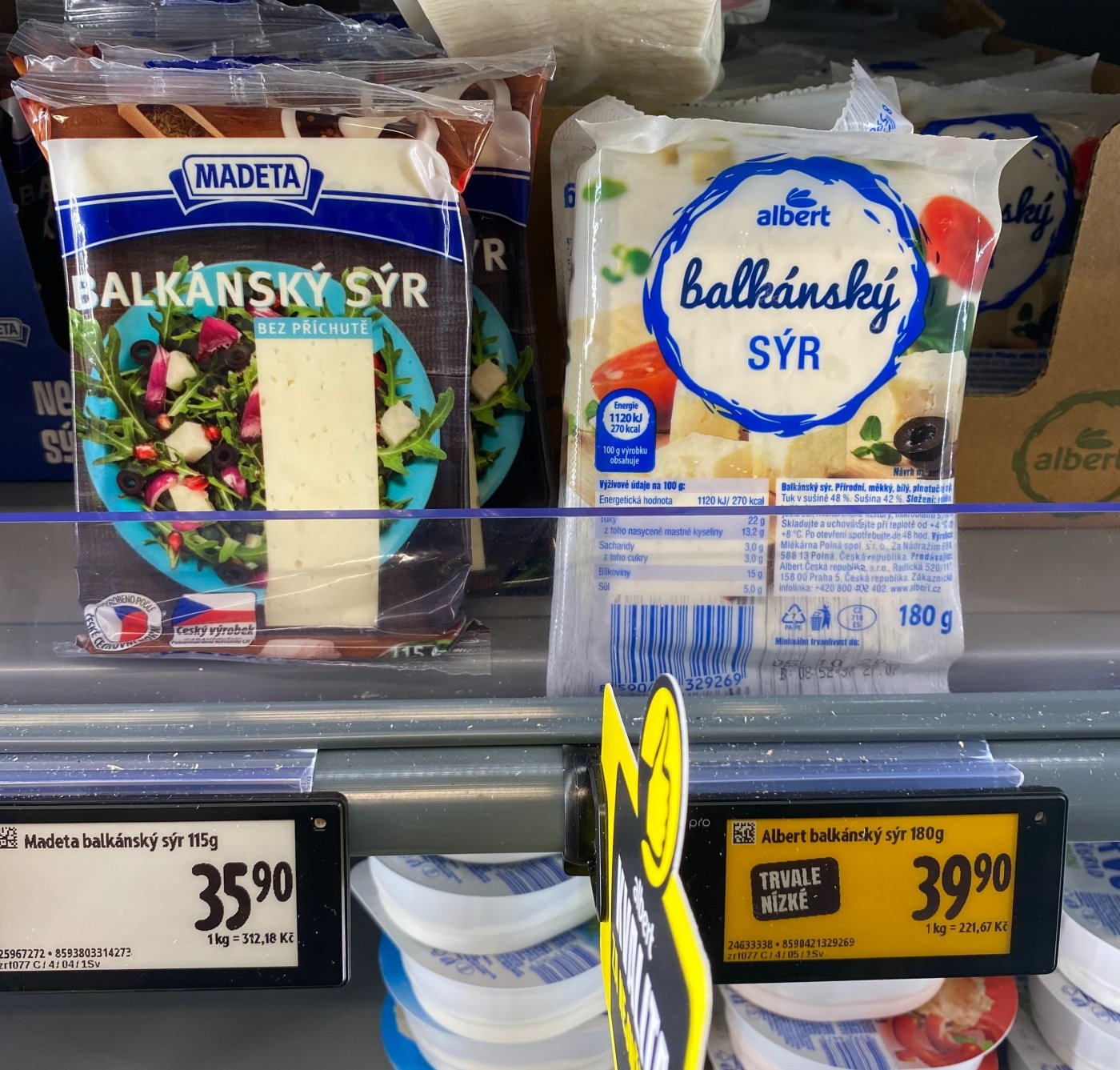 Balkánský sýr v supermarketu