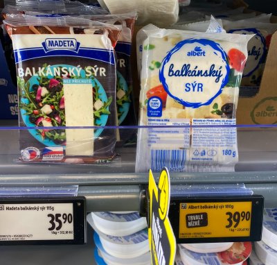 Balkánský sýr v supermarketu