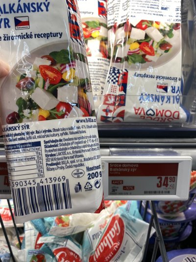 Balkánský sýr v supermarketu