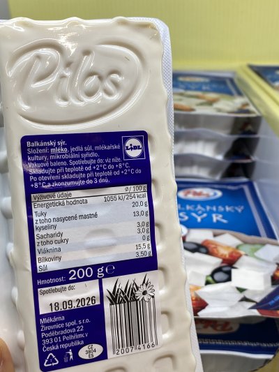Balkánský sýr v supermarketu