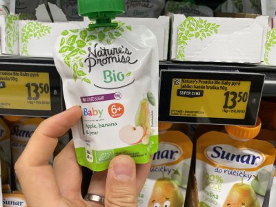 Ovocná kapsička v supermarketu