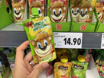 Ovocná kapsička v supermarketu