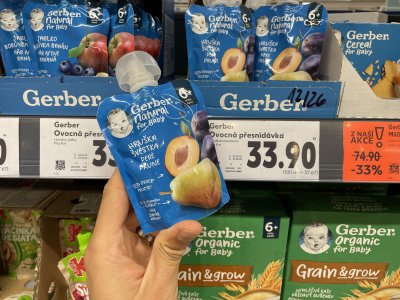 Ovocná kapsička v supermarketu