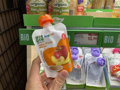 Ovocná kapsička v supermarketu