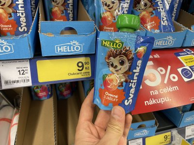Ovocná kapsička v supermarketu