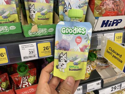 Ovocná kapsička v supermarketu