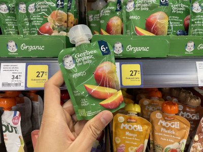 Ovocná kapsička v supermarketu