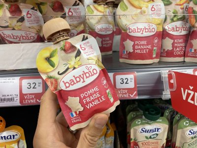 Ovocná kapsička v supermarketu
