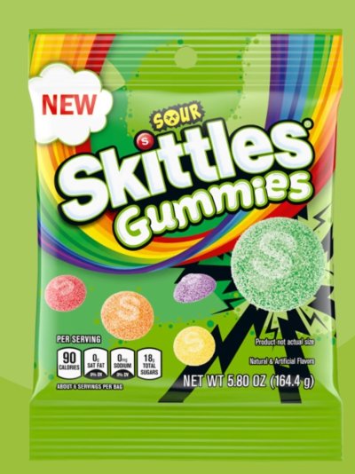 Produktová fotografie bonbonů Skittles v barevném sáčku
