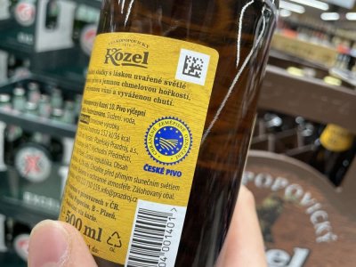 Etiketa na lahvi piva Kozel