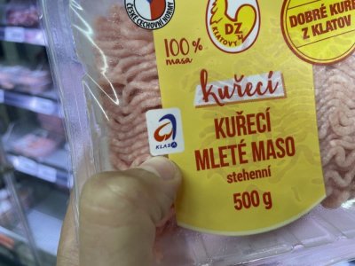 Balení mletého kuřecího masa se značkou KLASA