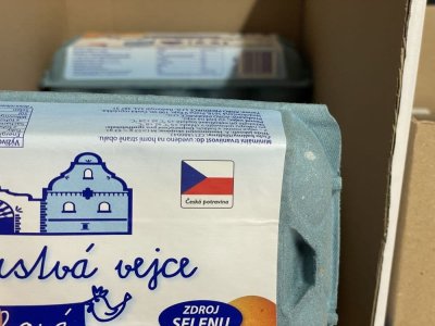 Plato vajec s označením Česká potravina