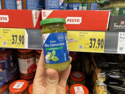 Bazalkové pesto v supermarketu