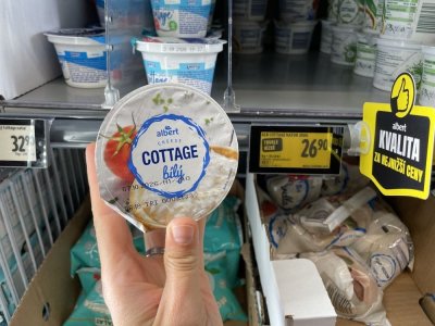 Cottage sýr v supermarketu