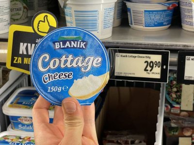 Cottage sýr v supermarketu