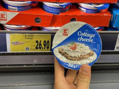 Cottage sýr v supermarketu