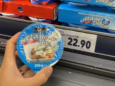 Cottage sýr v supermarketu