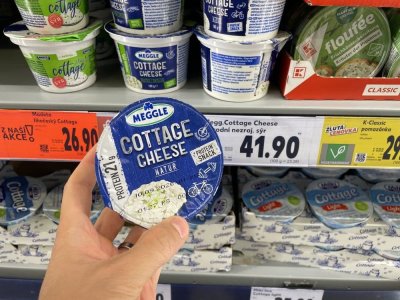 Cottage sýr v supermarketu