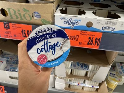 Cottage sýr v supermarketu