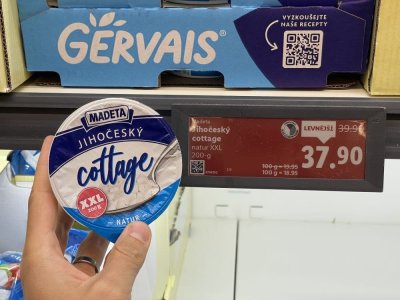 Cottage sýr v supermarketu